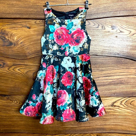 kidpik Other - Beautiful dress only wore once. Size 7